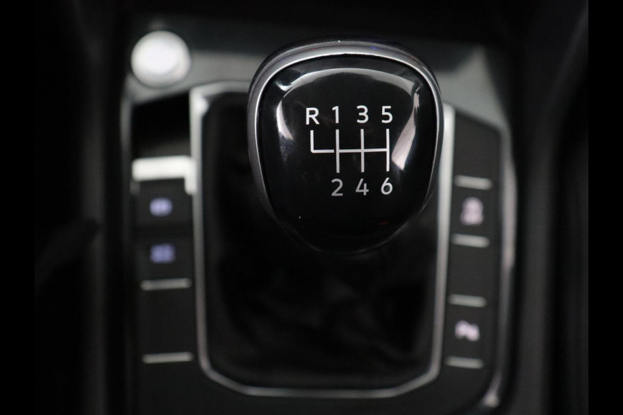 Volkswagen Tiguan 1.5 TSI Life Business | Leder | Stoelverwarming | Keyless | Carplay | Adaptive cruise | Navigatie | Parkeerhulp | Full LED | Stuurverwarming | Virtual Cockpit | Climate control | DAB | Bluetooth