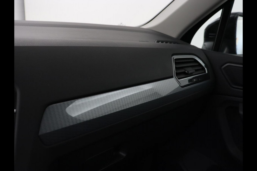 Volkswagen Tiguan 1.5 TSI Life Business | Leder | Stoelverwarming | Keyless | Carplay | Adaptive cruise | Navigatie | Parkeerhulp | Full LED | Stuurverwarming | Virtual Cockpit | Climate control | DAB | Bluetooth