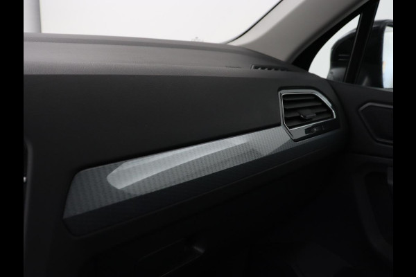 Volkswagen Tiguan 1.5 TSI Life Business | Leder | Stoelverwarming | Keyless | Carplay | Adaptive cruise | Navigatie | Parkeerhulp | Full LED | Stuurverwarming | Virtual Cockpit | Climate control | DAB | Bluetooth