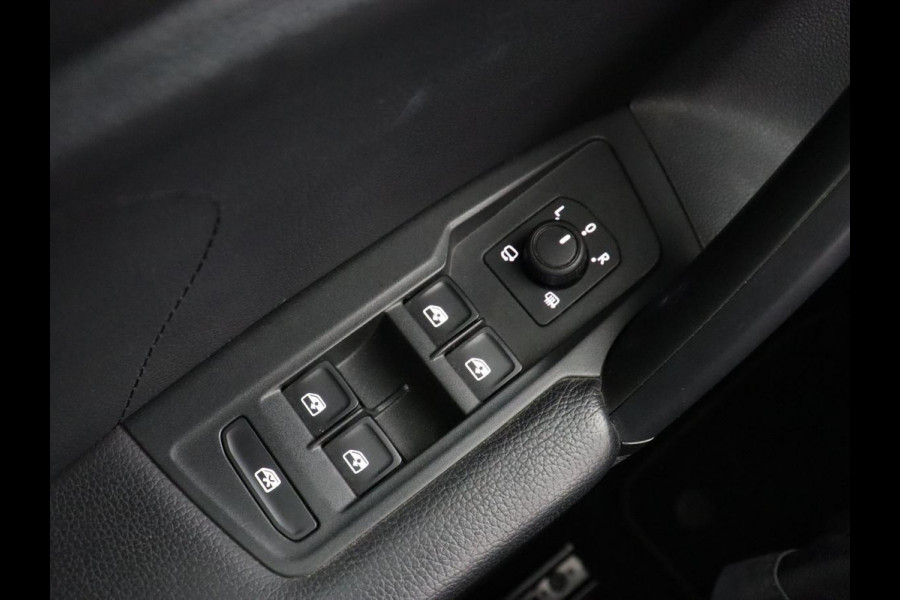 Volkswagen Tiguan 1.5 TSI Life Business | Leder | Stoelverwarming | Keyless | Carplay | Adaptive cruise | Navigatie | Parkeerhulp | Full LED | Stuurverwarming | Virtual Cockpit | Climate control | DAB | Bluetooth