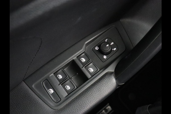 Volkswagen Tiguan 1.5 TSI Life Business | Leder | Stoelverwarming | Keyless | Carplay | Adaptive cruise | Navigatie | Parkeerhulp | Full LED | Stuurverwarming | Virtual Cockpit | Climate control | DAB | Bluetooth