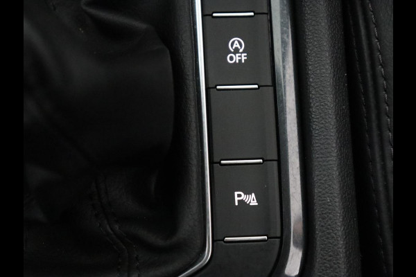 Volkswagen Tiguan 1.5 TSI Life Business | Leder | Stoelverwarming | Keyless | Carplay | Adaptive cruise | Navigatie | Parkeerhulp | Full LED | Stuurverwarming | Virtual Cockpit | Climate control | DAB | Bluetooth