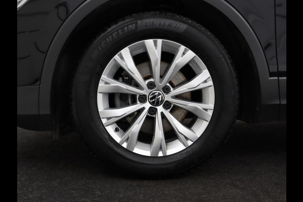 Volkswagen Tiguan 1.5 TSI Life Business | Leder | Stoelverwarming | Keyless | Carplay | Adaptive cruise | Navigatie | Parkeerhulp | Full LED | Stuurverwarming | Virtual Cockpit | Climate control | DAB | Bluetooth