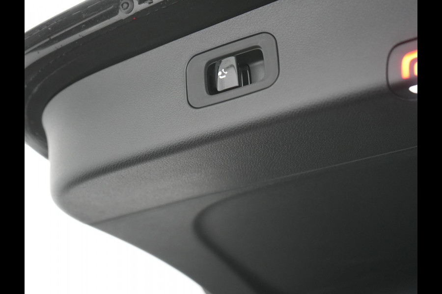 Mercedes-Benz E-Klasse Estate 300 e AMG Line PHEV 313pk Dealer O.H. | Trekhaak Af Fabriek | Adaptive Cruise | 360 Camera | Digital Light | Alcantara Sportstoelen Memory & Verwarmd | Sfeerverlichting | Keyless | Blis | Navigatie | DAB | Plug In Hybrid |