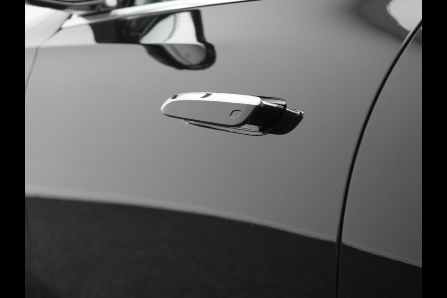 Mercedes-Benz E-Klasse Estate 300 e AMG Line PHEV 313pk Dealer O.H. | Trekhaak Af Fabriek | Adaptive Cruise | 360 Camera | Digital Light | Alcantara Sportstoelen Memory & Verwarmd | Sfeerverlichting | Keyless | Blis | Navigatie | DAB | Plug In Hybrid |