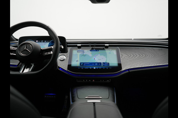 Mercedes-Benz E-Klasse Estate 300 e AMG Line PHEV 313pk Dealer O.H. | Trekhaak Af Fabriek | Adaptive Cruise | 360 Camera | Digital Light | Alcantara Sportstoelen Memory & Verwarmd | Sfeerverlichting | Keyless | Blis | Navigatie | DAB | Plug In Hybrid |