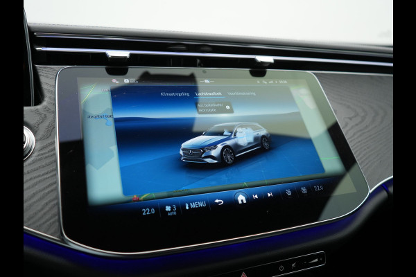 Mercedes-Benz E-Klasse Estate 300 e AMG Line PHEV 313pk Dealer O.H. | Trekhaak Af Fabriek | Adaptive Cruise | 360 Camera | Digital Light | Alcantara Sportstoelen Memory & Verwarmd | Sfeerverlichting | Keyless | Blis | Navigatie | DAB | Plug In Hybrid |