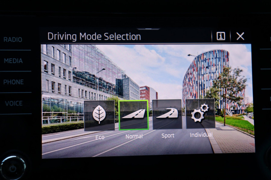 Škoda Kodiaq 1.5 TSI Sportline Bus. 7persoons org.NL el.schuif/pano-dak stuurverw el.klep