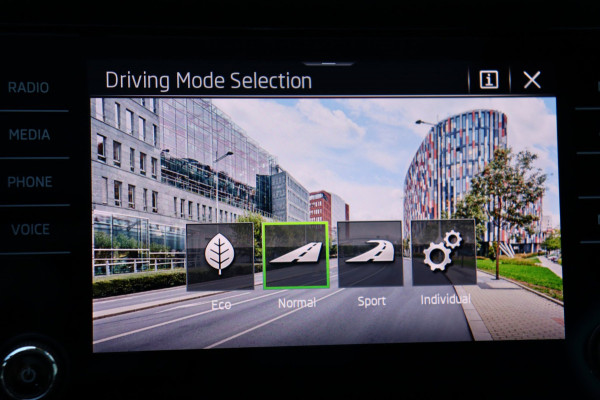 Škoda Kodiaq 1.5 TSI Sportline Bus. 7persoons org.NL el.schuif/pano-dak stuurverw el.klep