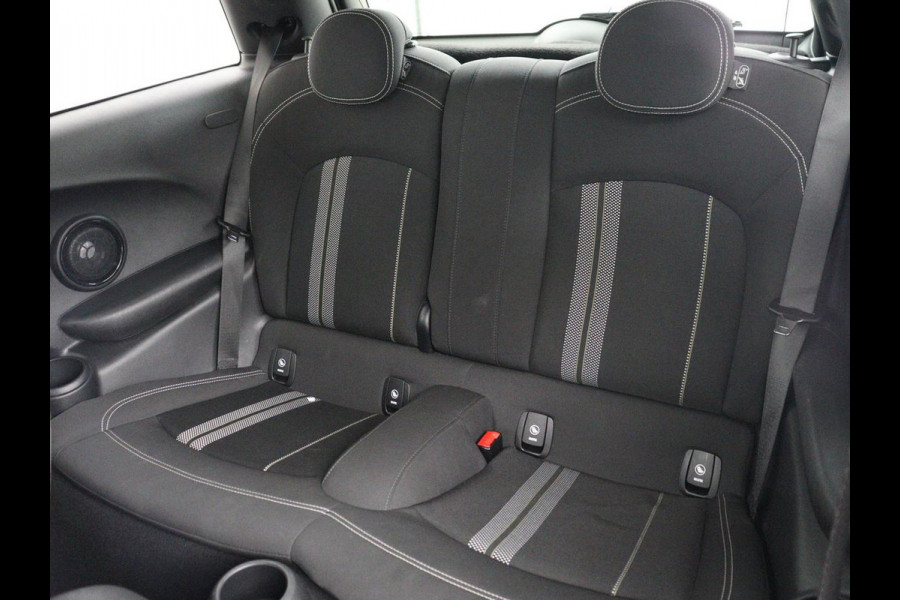 MINI Cooper 1.5 Cooper | Harman/Kardon | Carplay | Sportstoelen | Full LED | Navigatie | Climate control | Park Assist | Cruise control | Getint glas
