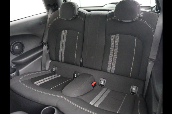 MINI Cooper 1.5 Cooper | Harman/Kardon | Carplay | Sportstoelen | Full LED | Navigatie | Climate control | Park Assist | Cruise control | Getint glas