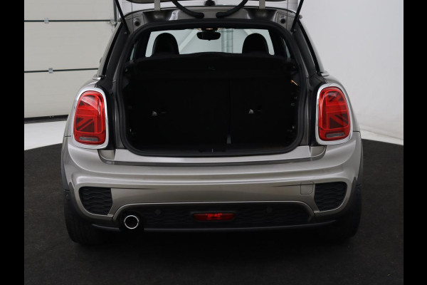 MINI Cooper 1.5 Cooper | Harman/Kardon | Carplay | Sportstoelen | Full LED | Navigatie | Climate control | Park Assist | Cruise control | Getint glas