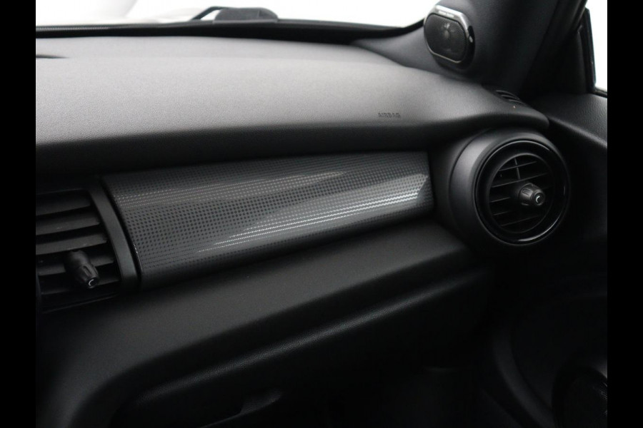 MINI Cooper 1.5 Cooper | Harman/Kardon | Carplay | Sportstoelen | Full LED | Navigatie | Climate control | Park Assist | Cruise control | Getint glas