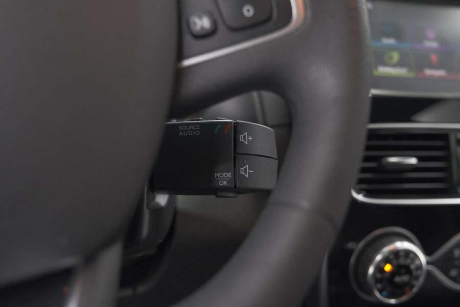 Renault Clio TCe 90 Zen | Navigatie | Parkeersensoren | Climate Control