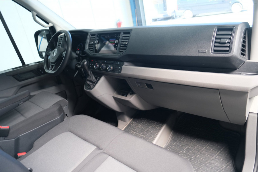 Volkswagen Crafter 35 2.0 TDI L3H3 Highline Automaat - N.A.P. Airco, Cruise, PDC, Navi, Carplay, Camera, Trekhaak.