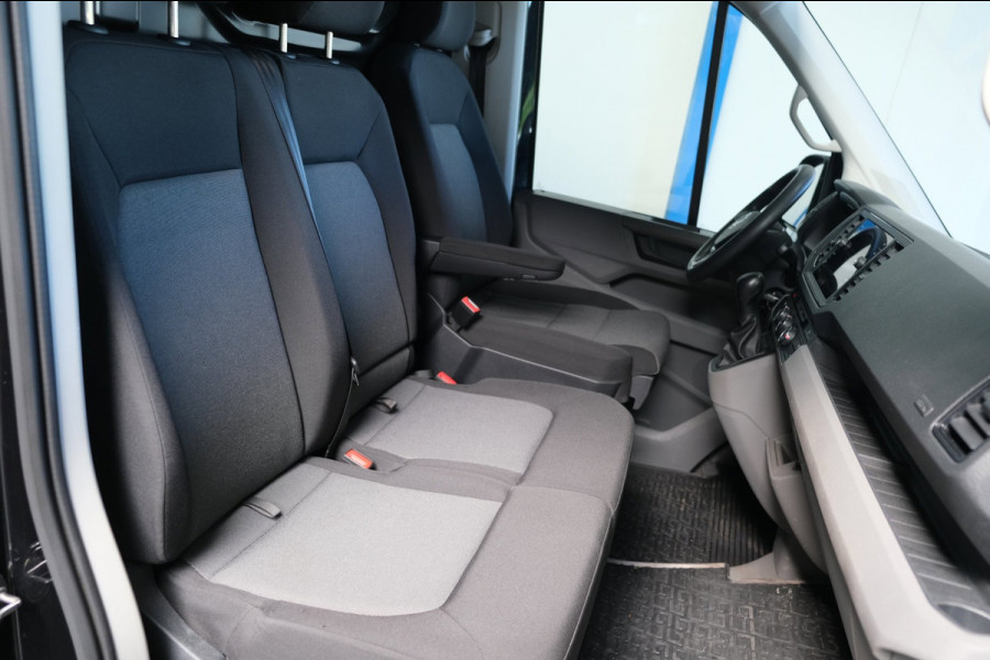 Volkswagen Crafter 35 2.0 TDI L3H3 Highline Automaat - N.A.P. Airco, Cruise, PDC, Navi, Carplay, Camera, Trekhaak.