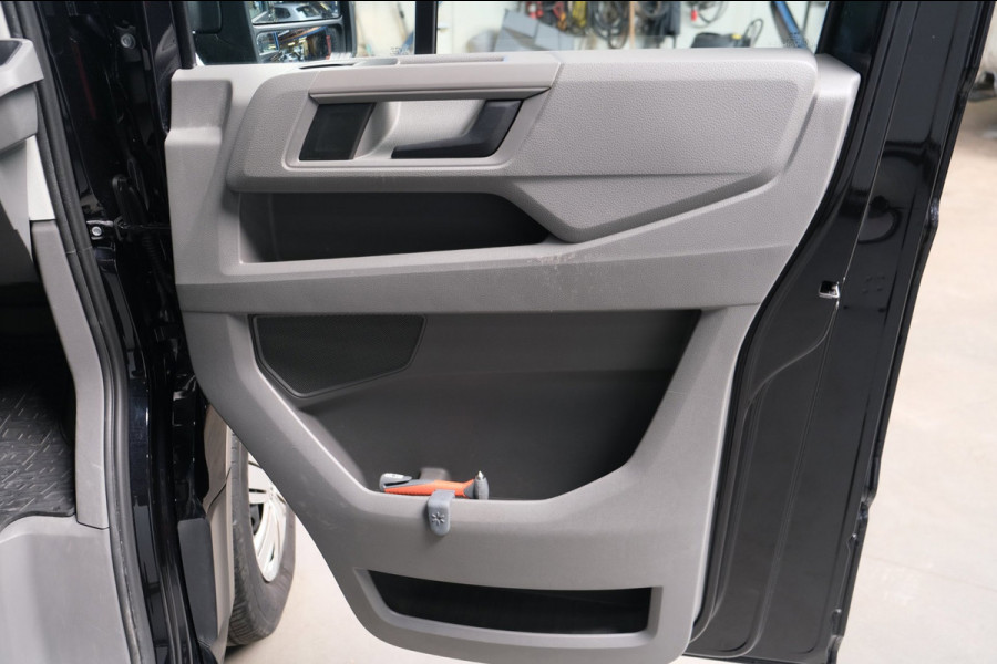 Volkswagen Crafter 35 2.0 TDI L3H3 Highline Automaat - N.A.P. Airco, Cruise, PDC, Navi, Carplay, Camera, Trekhaak.