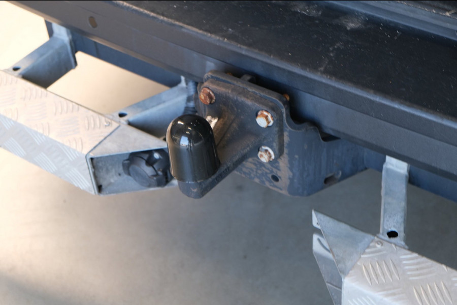 Volkswagen Crafter 35 2.0 TDI L3H3 Highline Automaat - N.A.P. Airco, Cruise, PDC, Navi, Carplay, Camera, Trekhaak.