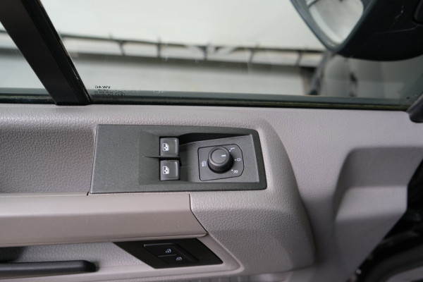 Volkswagen Crafter 35 2.0 TDI L3H3 Highline Automaat - N.A.P. Airco, Cruise, PDC, Navi, Carplay, Camera, Trekhaak.