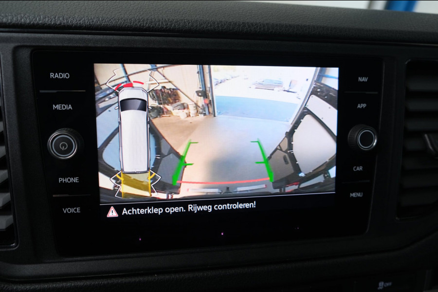Volkswagen Crafter 35 2.0 TDI L3H3 Highline Automaat - N.A.P. Airco, Cruise, PDC, Navi, Carplay, Camera, Trekhaak.