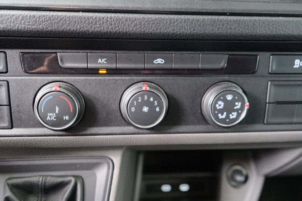 Volkswagen Crafter 35 2.0 TDI L3H3 Highline Automaat - N.A.P. Airco, Cruise, PDC, Navi, Carplay, Camera, Trekhaak.
