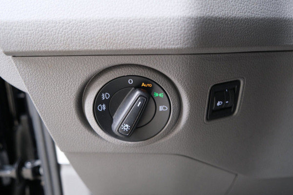 Volkswagen Crafter 35 2.0 TDI L3H3 Highline Automaat - N.A.P. Airco, Cruise, PDC, Navi, Carplay, Camera, Trekhaak.