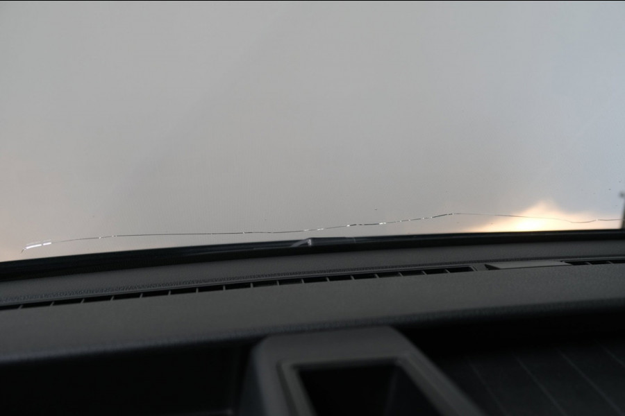 Volkswagen Crafter 35 2.0 TDI L3H3 Highline Automaat - N.A.P. Airco, Cruise, PDC, Navi, Carplay, Camera, Trekhaak.