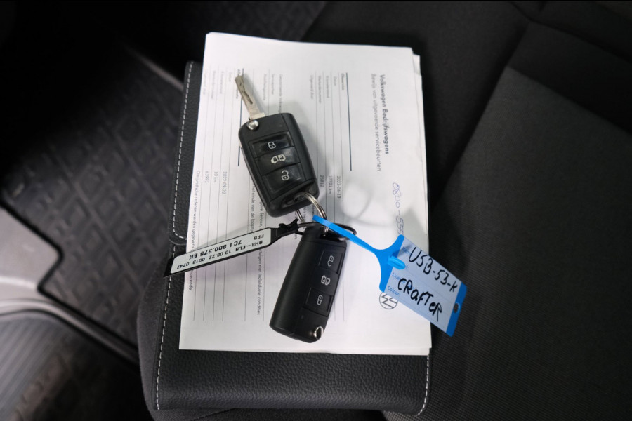 Volkswagen Crafter 35 2.0 TDI L3H3 Highline Automaat - N.A.P. Airco, Cruise, PDC, Navi, Carplay, Camera, Trekhaak.