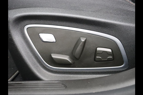 Renault Mégane 1.3 TCe Business Edition One | Leder | Stoelverwarming | Carplay | Keyless | Trekhaak | Navigatie | Full LED | Stuurverwarming | Camera | Digital Cockpit | Cruise control | Climate control