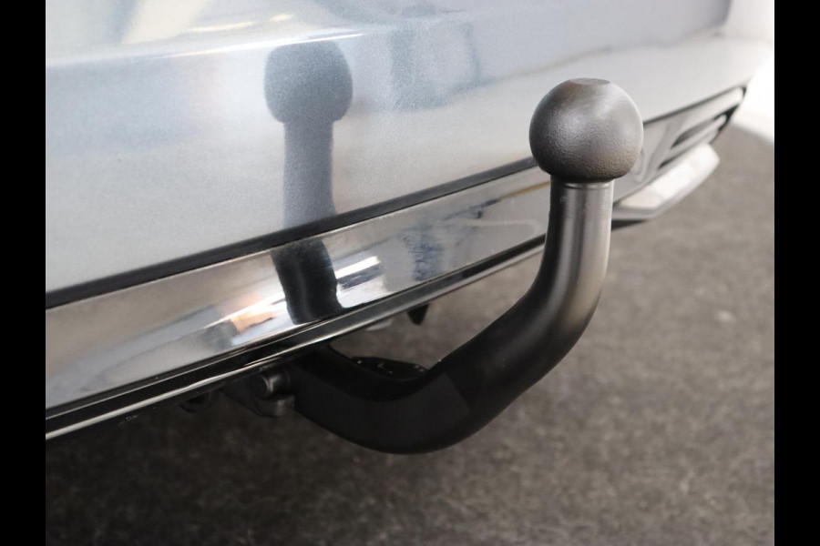 Renault Mégane 1.3 TCe Business Edition One | Leder | Stoelverwarming | Carplay | Keyless | Trekhaak | Navigatie | Full LED | Stuurverwarming | Camera | Digital Cockpit | Cruise control | Climate control