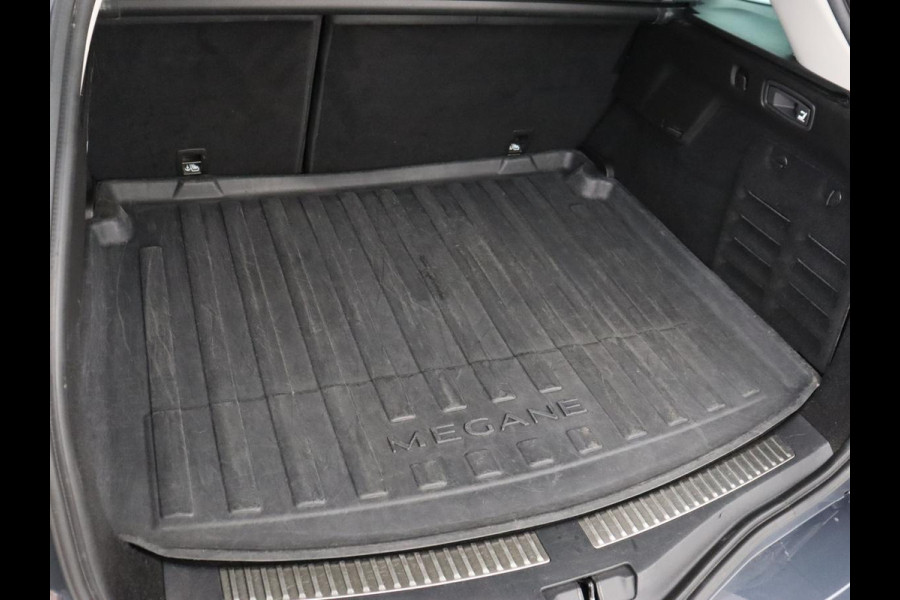 Renault Mégane 1.3 TCe Business Edition One | Leder | Stoelverwarming | Carplay | Keyless | Trekhaak | Navigatie | Full LED | Stuurverwarming | Camera | Digital Cockpit | Cruise control | Climate control