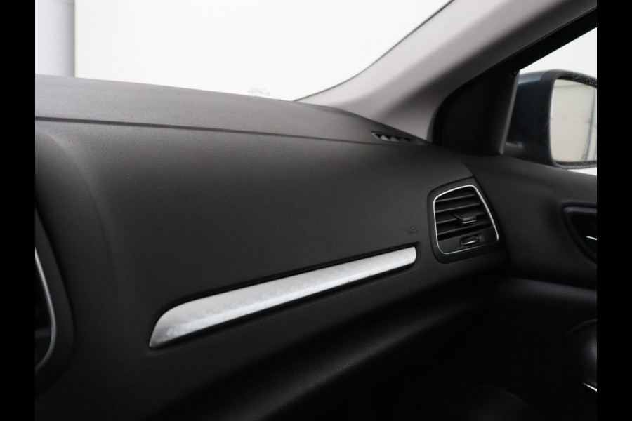 Renault Mégane 1.3 TCe Business Edition One | Leder | Stoelverwarming | Carplay | Keyless | Trekhaak | Navigatie | Full LED | Stuurverwarming | Camera | Digital Cockpit | Cruise control | Climate control