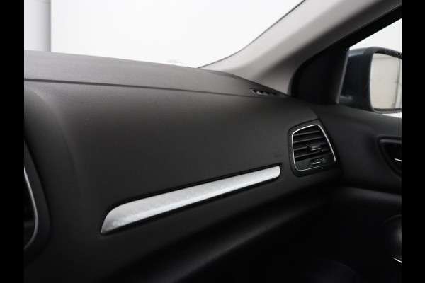 Renault Mégane 1.3 TCe Business Edition One | Leder | Stoelverwarming | Carplay | Keyless | Trekhaak | Navigatie | Full LED | Stuurverwarming | Camera | Digital Cockpit | Cruise control | Climate control