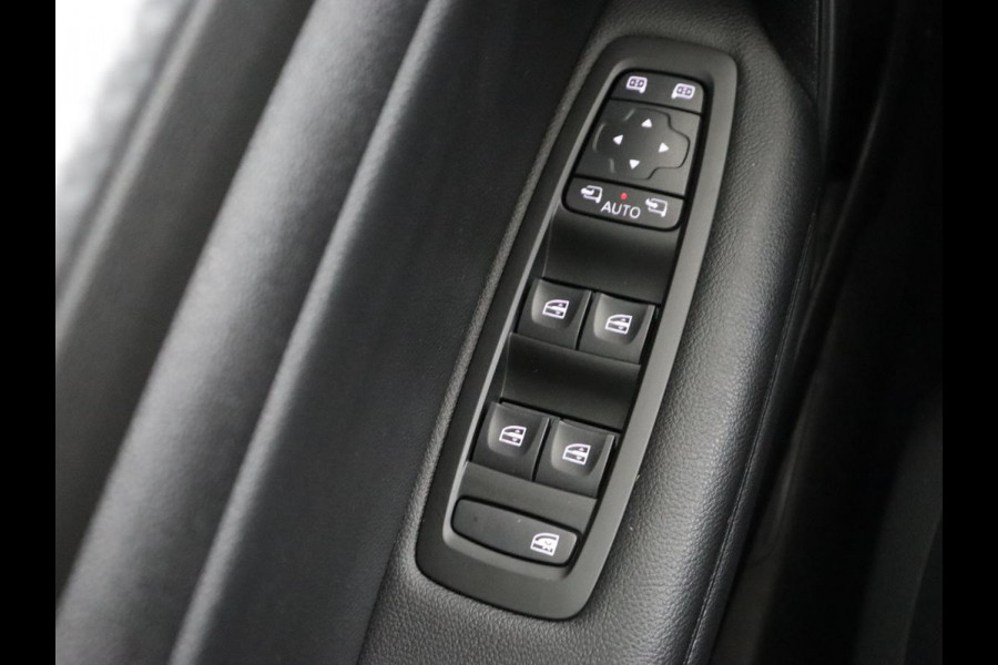 Renault Mégane 1.3 TCe Business Edition One | Leder | Stoelverwarming | Carplay | Keyless | Trekhaak | Navigatie | Full LED | Stuurverwarming | Camera | Digital Cockpit | Cruise control | Climate control