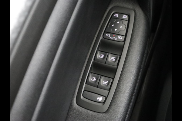 Renault Mégane 1.3 TCe Business Edition One | Leder | Stoelverwarming | Carplay | Keyless | Trekhaak | Navigatie | Full LED | Stuurverwarming | Camera | Digital Cockpit | Cruise control | Climate control