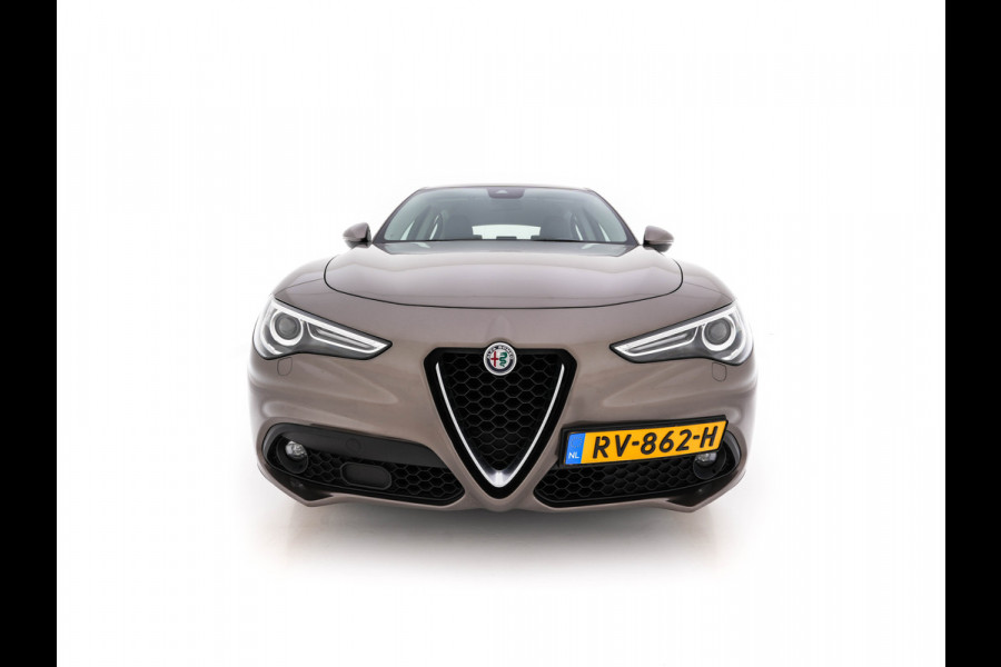 Alfa Romeo Stelvio 2.2d Super Aut. *LEATHER-FABRIC | BI-XENON | DAB+ | NAVI-FULLMAP | COMFORT-SEATS | ECC | CRUISE | PDC | 18"ALU*