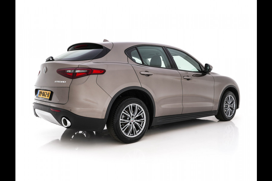 Alfa Romeo Stelvio 2.2d Super Aut. *LEATHER-FABRIC | BI-XENON | DAB+ | NAVI-FULLMAP | COMFORT-SEATS | ECC | CRUISE | PDC | 18"ALU*
