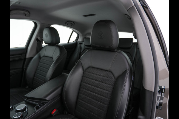Alfa Romeo Stelvio 2.2d Super Aut. *LEATHER-FABRIC | BI-XENON | DAB+ | NAVI-FULLMAP | COMFORT-SEATS | ECC | CRUISE | PDC | 18"ALU*