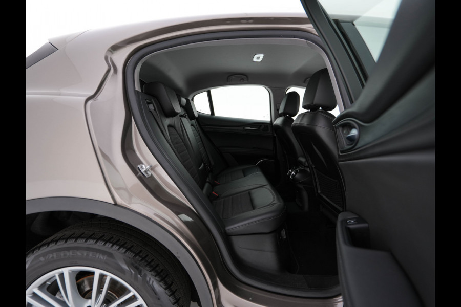 Alfa Romeo Stelvio 2.2d Super Aut. *LEATHER-FABRIC | BI-XENON | DAB+ | NAVI-FULLMAP | COMFORT-SEATS | ECC | CRUISE | PDC | 18"ALU*