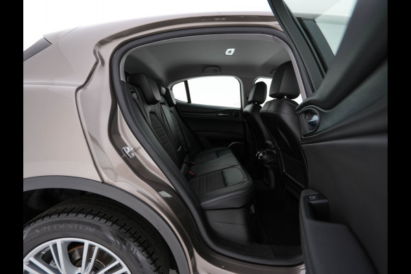Alfa Romeo Stelvio 2.2d Super Aut. *LEATHER-FABRIC | BI-XENON | DAB+ | NAVI-FULLMAP | COMFORT-SEATS | ECC | CRUISE | PDC | 18"ALU*