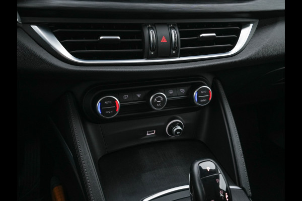 Alfa Romeo Stelvio 2.2d Super Aut. *LEATHER-FABRIC | BI-XENON | DAB+ | NAVI-FULLMAP | COMFORT-SEATS | ECC | CRUISE | PDC | 18"ALU*