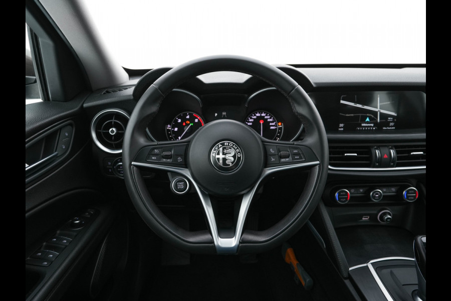 Alfa Romeo Stelvio 2.2d Super Aut. *LEATHER-FABRIC | BI-XENON | DAB+ | NAVI-FULLMAP | COMFORT-SEATS | ECC | CRUISE | PDC | 18"ALU*