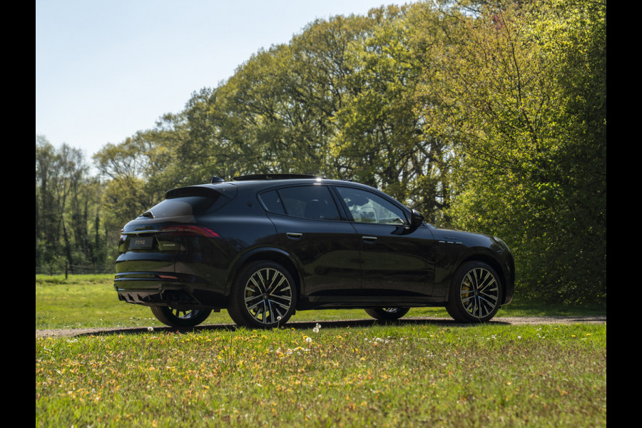 Maserati Grecale Modena 330pk | Luchtvering | Pano-dak | Carbon interieur | Sonus Faber