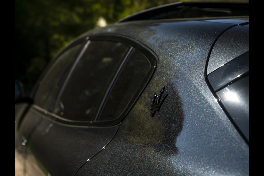 Maserati Grecale Modena 330pk | Luchtvering | Pano-dak | Carbon interieur | Sonus Faber