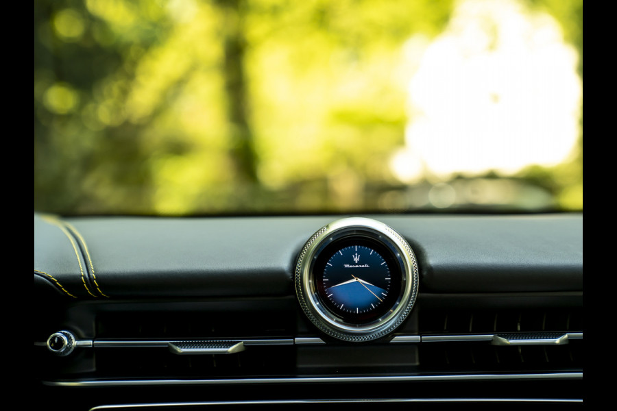 Maserati Grecale Modena 330pk | Luchtvering | Pano-dak | Carbon interieur | Sonus Faber