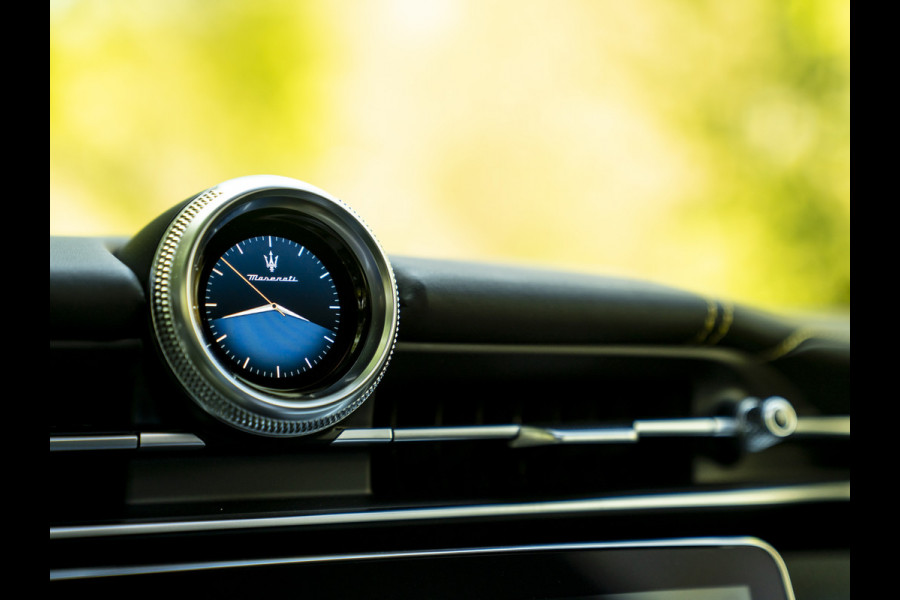 Maserati Grecale Modena 330pk | Luchtvering | Pano-dak | Carbon interieur | Sonus Faber