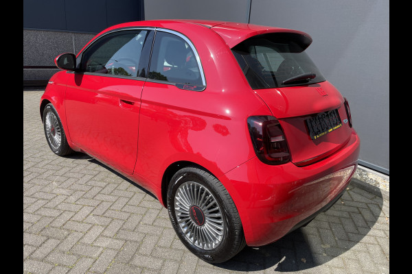 Fiat 500E Red 42 kwh Achteruitrijcamera - Airco - Parkeersensor achter - Navigatiesysteem - Apple carplay - Cruise control - Licht metalen velgen 16 inch - Radio - Ramen elektrisch - Multifunctioneel stuurwiel -  - Draadloze telefoonoplader - Led verlichting - Automaat - Usb aansluiting - Bluetooth