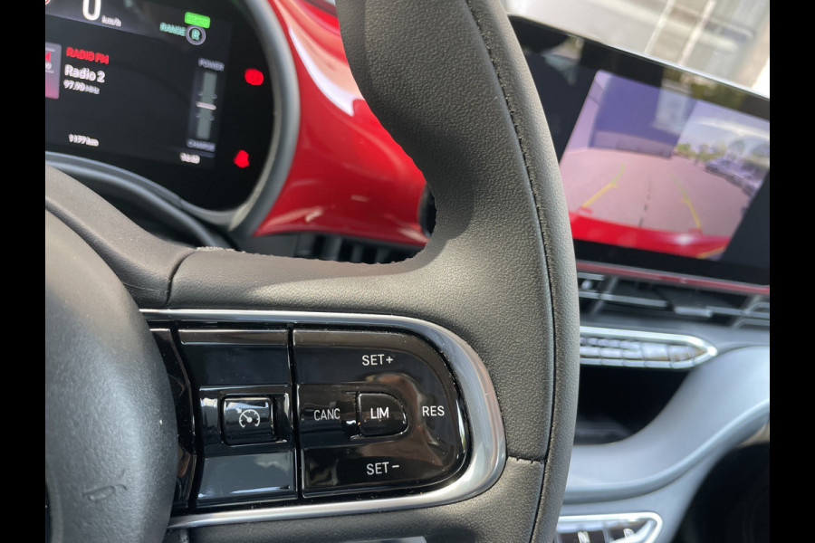 Fiat 500E Red 42 kwh Achteruitrijcamera - Airco - Parkeersensor achter - Navigatiesysteem - Apple carplay - Cruise control - Licht metalen velgen 16 inch - Radio - Ramen elektrisch - Multifunctioneel stuurwiel -  - Draadloze telefoonoplader - Led verlichting - Automaat - Usb aansluiting - Bluetooth