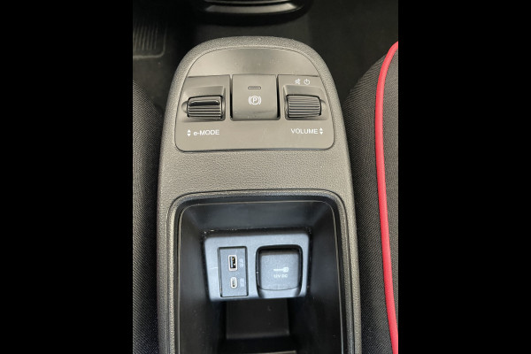 Fiat 500E Red 42 kwh Achteruitrijcamera - Airco - Parkeersensor achter - Navigatiesysteem - Apple carplay - Cruise control - Licht metalen velgen 16 inch - Radio - Ramen elektrisch - Multifunctioneel stuurwiel -  - Draadloze telefoonoplader - Led verlichting - Automaat - Usb aansluiting - Bluetooth