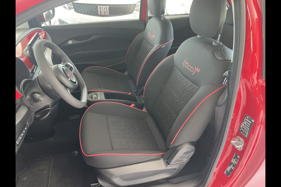 Fiat 500E Red 42 kwh Achteruitrijcamera - Airco - Parkeersensor achter - Navigatiesysteem - Apple carplay - Cruise control - Licht metalen velgen 16 inch - Radio - Ramen elektrisch - Multifunctioneel stuurwiel -  - Draadloze telefoonoplader - Led verlichting - Automaat - Usb aansluiting - Bluetooth
